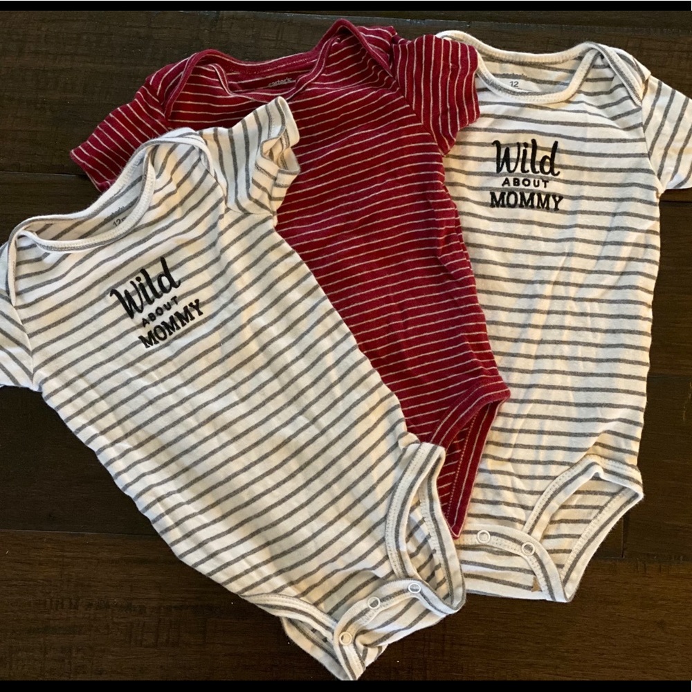 A set of 3 short sleeve onesies